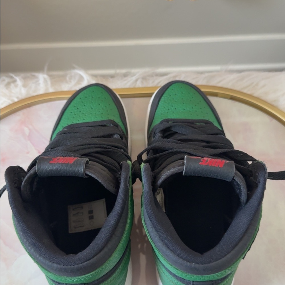 Nike Air Jordan 1 High Green and Black Sneakers - Picture 6 of 8
